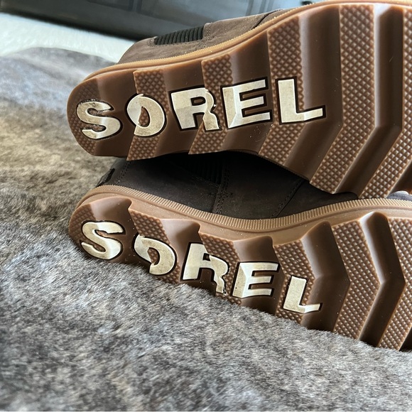 Sorel wedged boots size 7. Never worn. - Picture 7 of 8